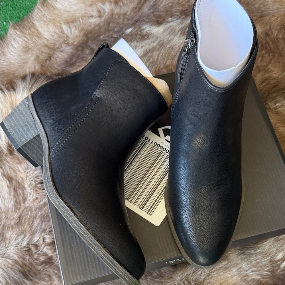 Naturalizer Women's Charcoal Ankle Booties